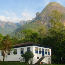 Museum at the Guapimirim entrance with Serra dos Orgaos in the early morning
